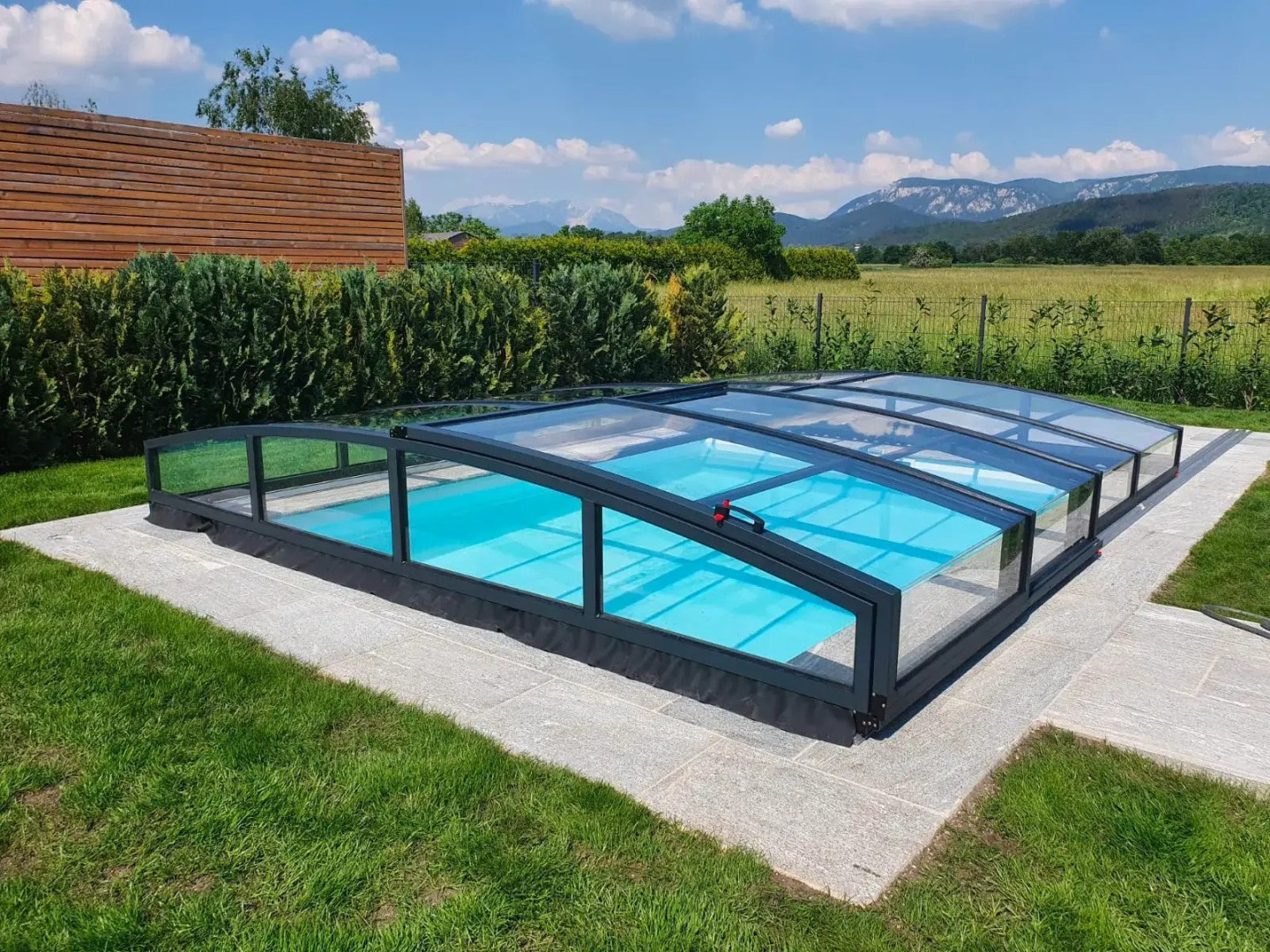 Abri de piscine STAR<