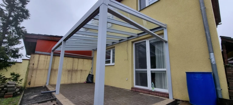 Pergola en aluminium avec vitrage