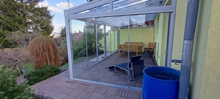 Pergola en aluminium avec vitrage